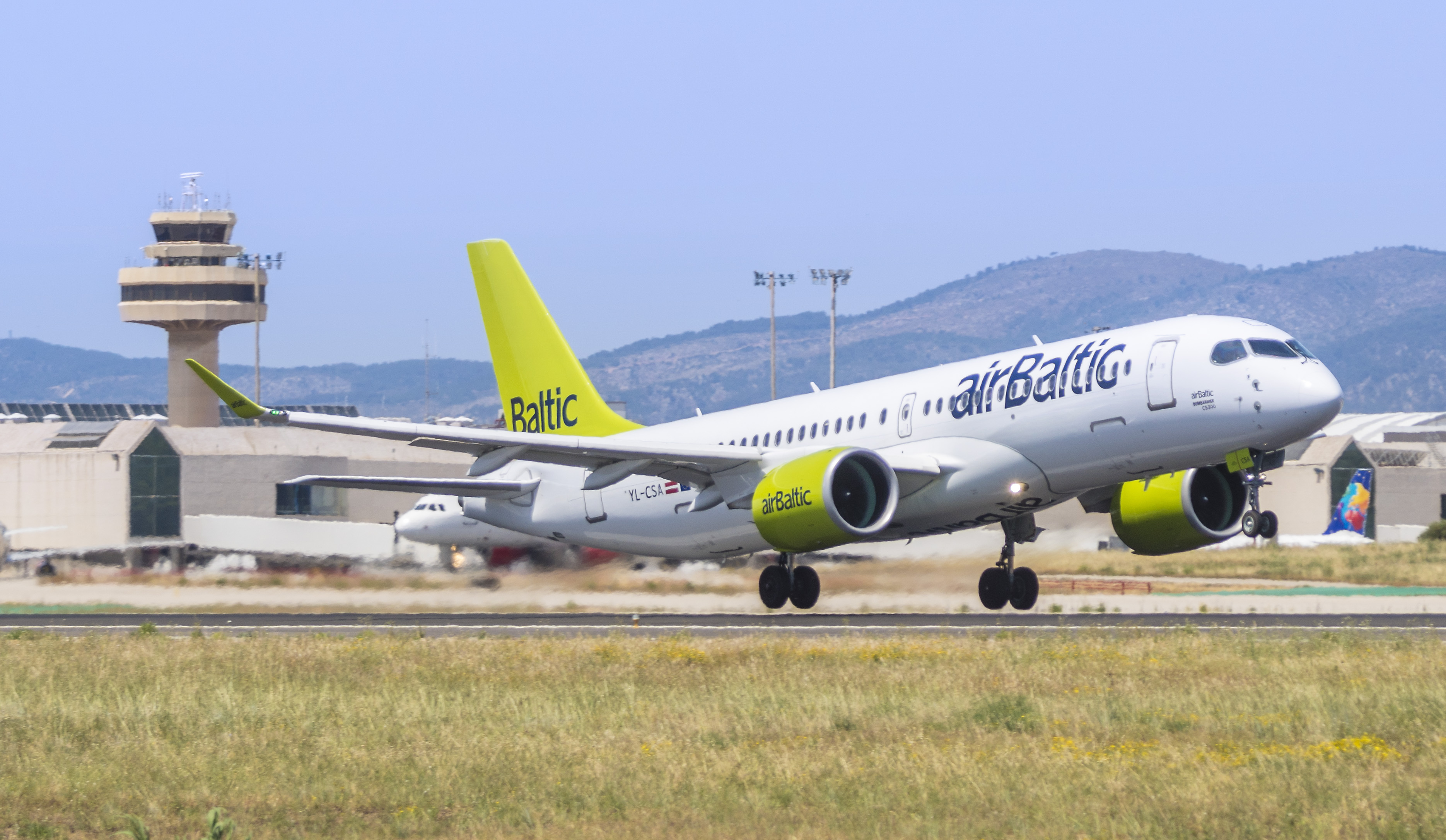 Air_Baltic_Bombardier_CS300_YL-CSA_(34827818353)