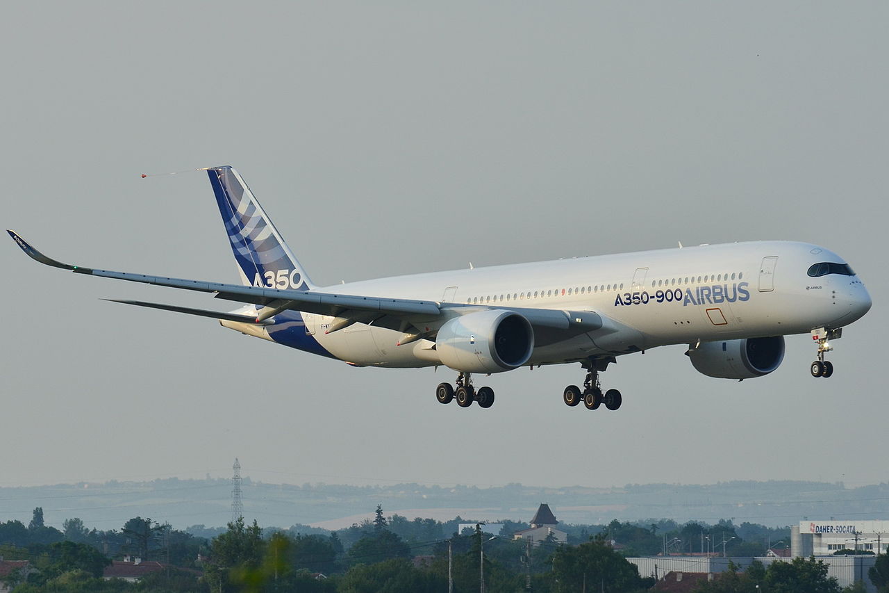 Airbus_A350-900_XWB_Airbus_Industries_(AIB)_MSN_001_-_F-WXWB_(9279548826)