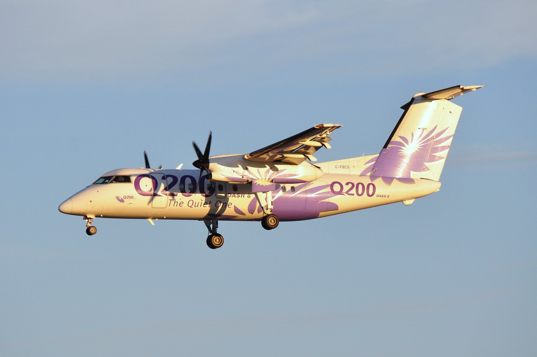 Bombardier_Dash_8_Q-200_C-FBCS_(5403250336)_(2)