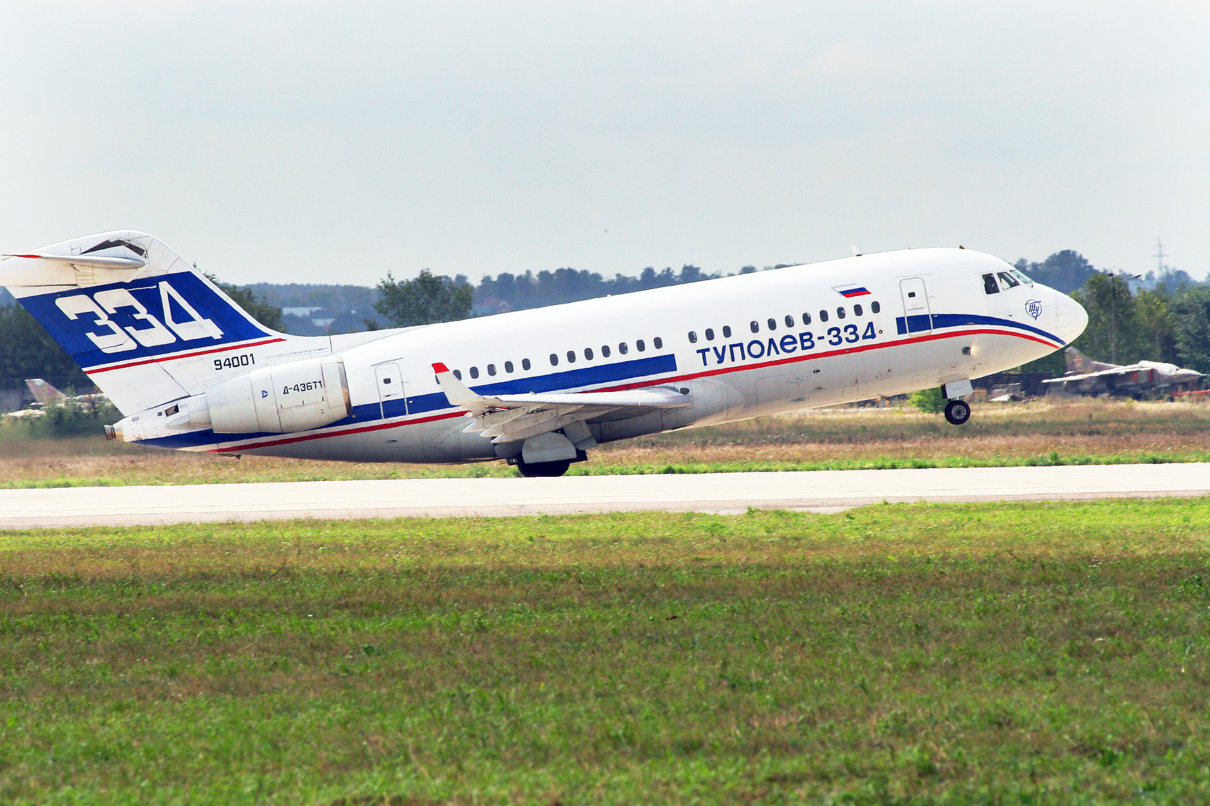 Tupolev_Tu_334_at_MAKS_2007