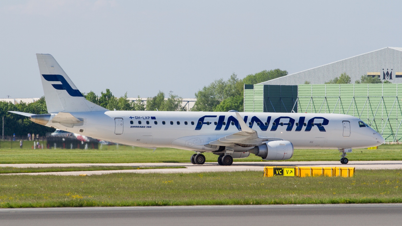 Finnair_E190_OH-LKP_at_EGCC_20130606