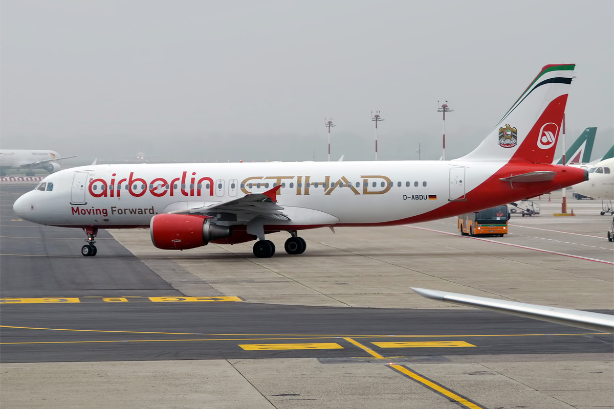 Air_Berlin_(Air_Berlin-Etihad_Livery),_D-ABDU,_Airbus_A320-214_(25976096084)
