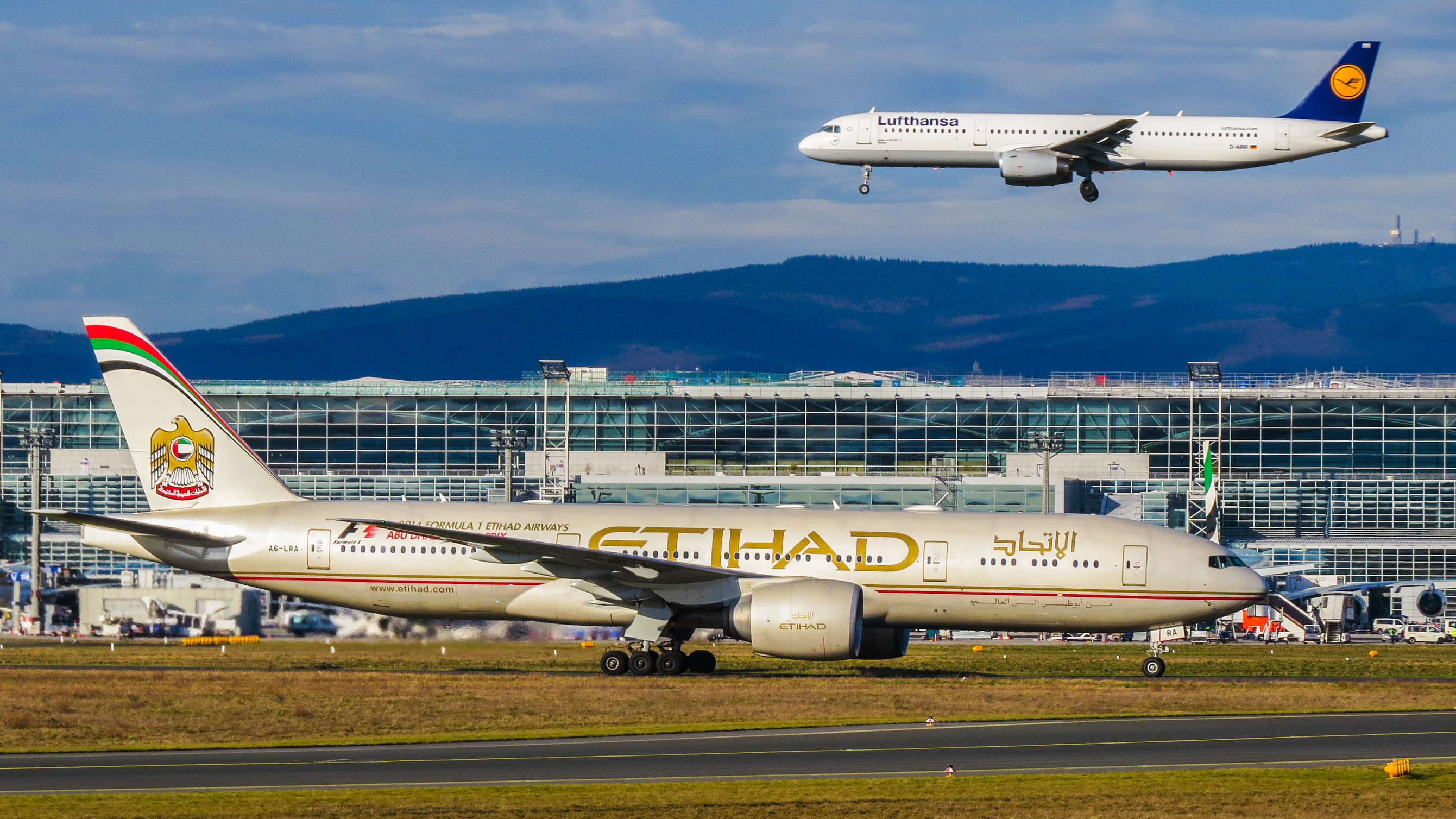 Etihad_Airways_Boeing_777-237(LR)_A6-LRA_(16277583101)