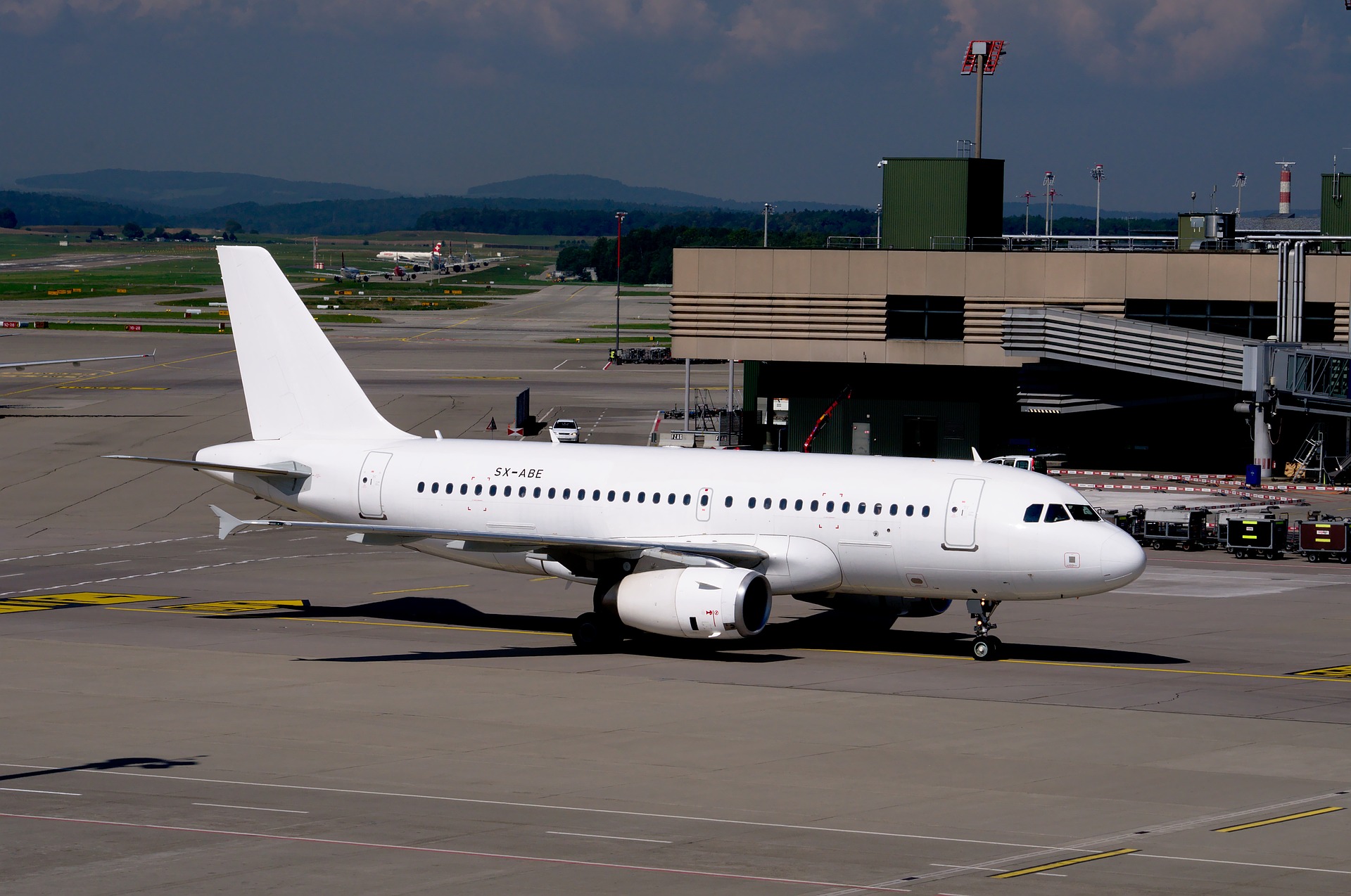 airbus-a319-1683393_1920.jpg