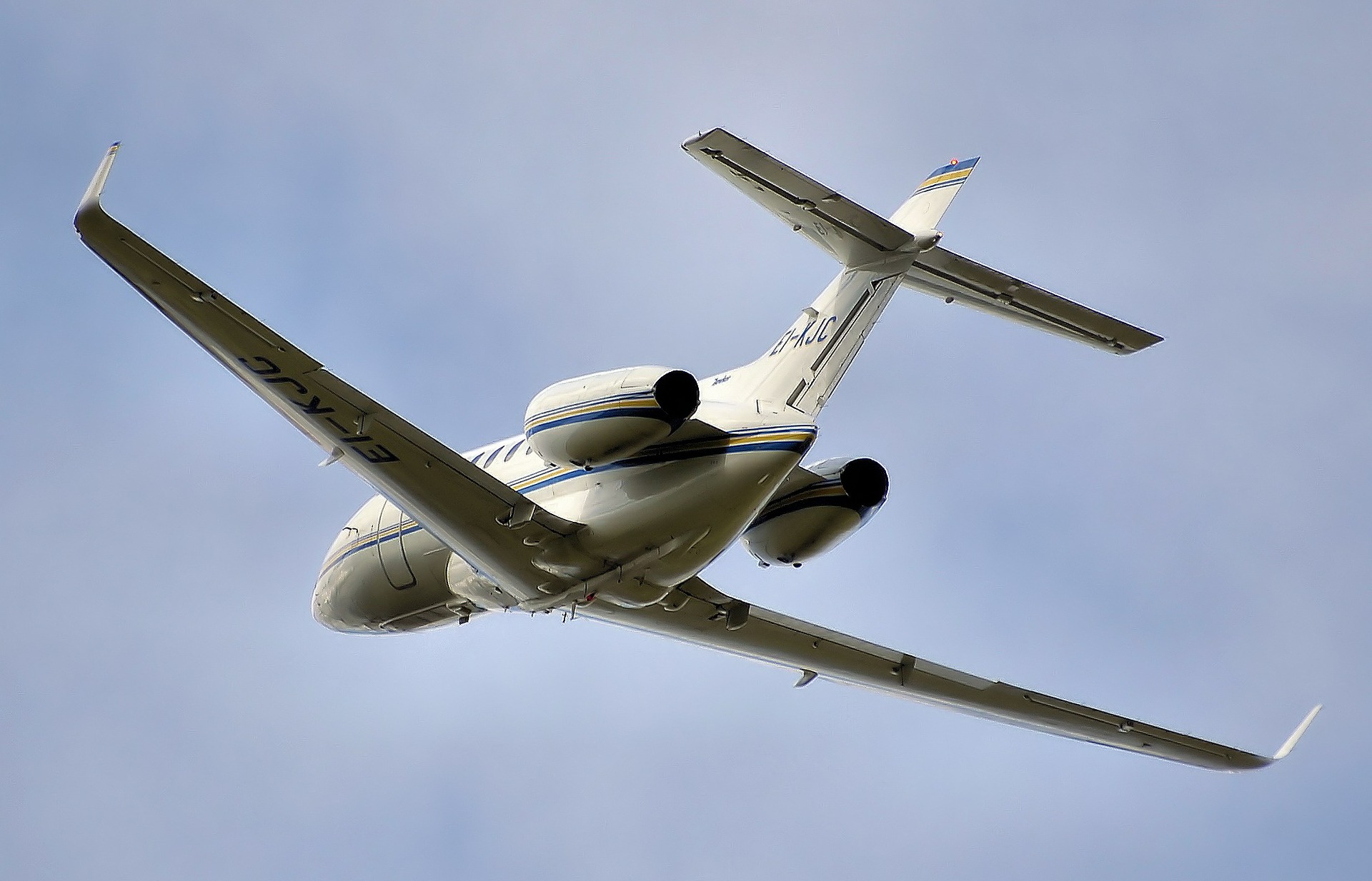 hawker-539490_1920.jpg