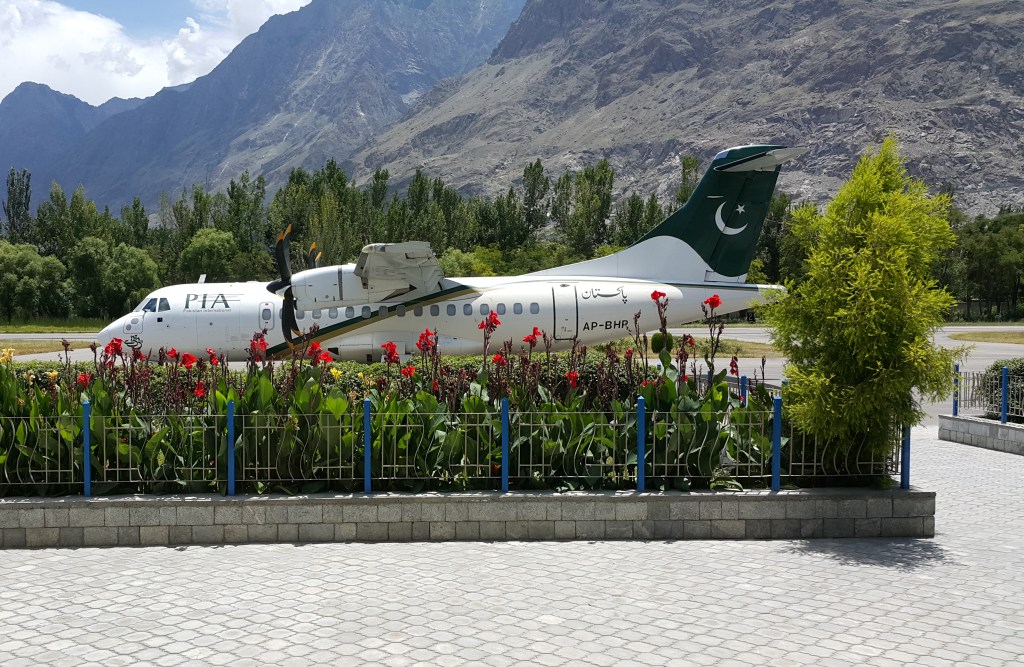 Flygplan kanade av landningsbana i staden som det är uppkallad efter