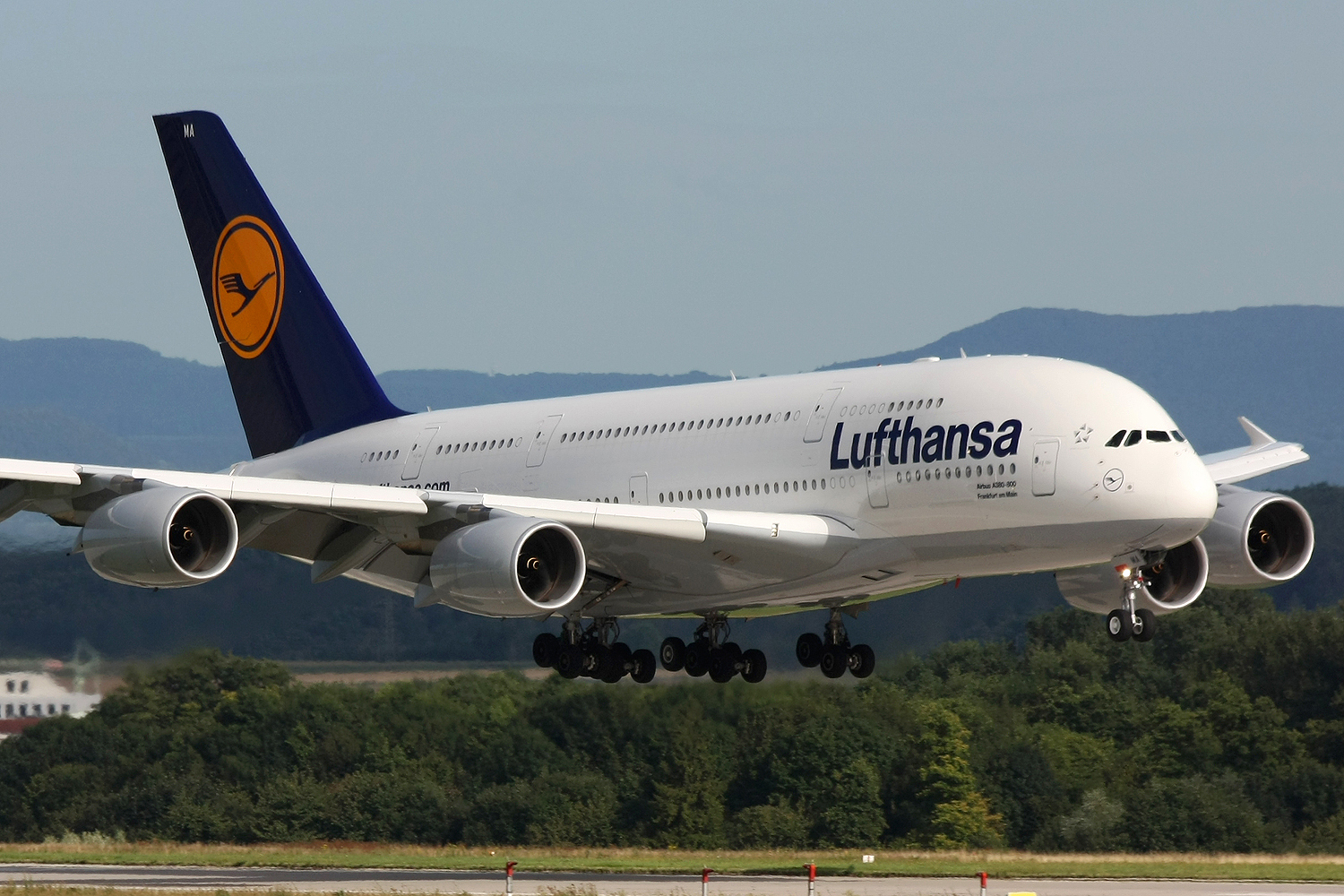 Lufthansa_A380_D-AIMA-1