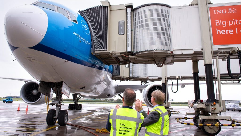 Automatisk passagerarbrygga på Schiphol